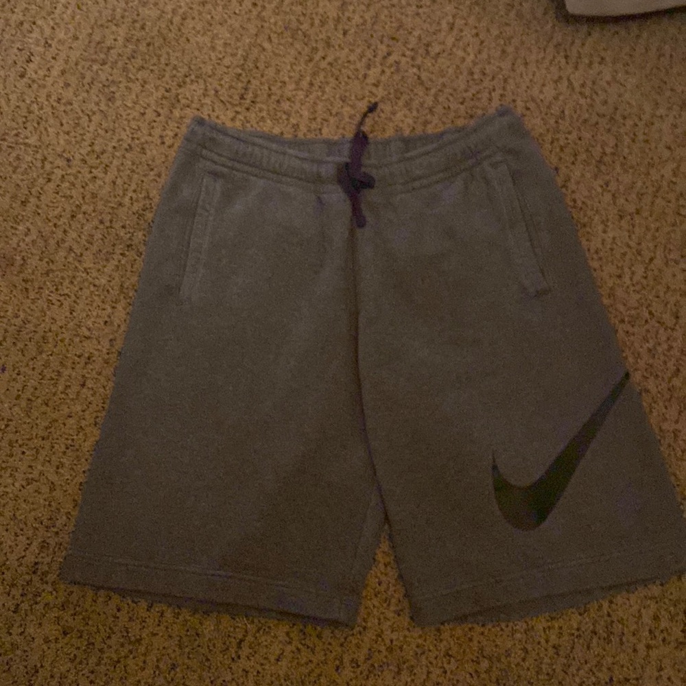 Mens Nike Size Large Charcoal Gray Club Shorts